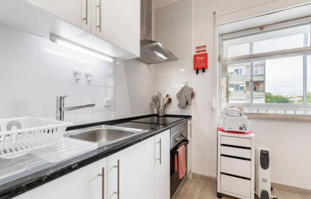 Beautiful 1 Bedroom Apartment Near Benfica Lisboa Exterior foto